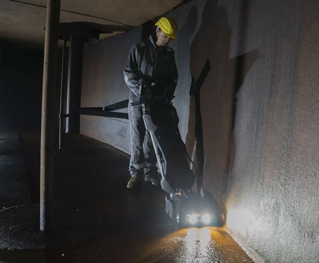 FloormapX scanning the tank floor annular region
